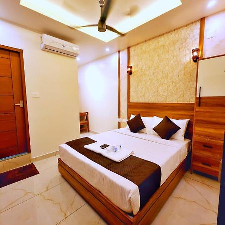 ホテル Apsara Residency Perintalmanna エクステリア 写真