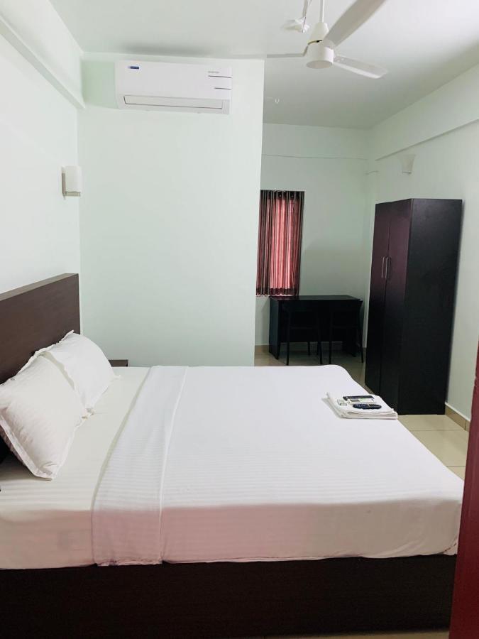 ホテル Apsara Residency Perintalmanna エクステリア 写真