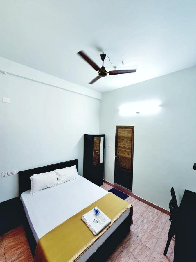 ホテル Apsara Residency Perintalmanna エクステリア 写真