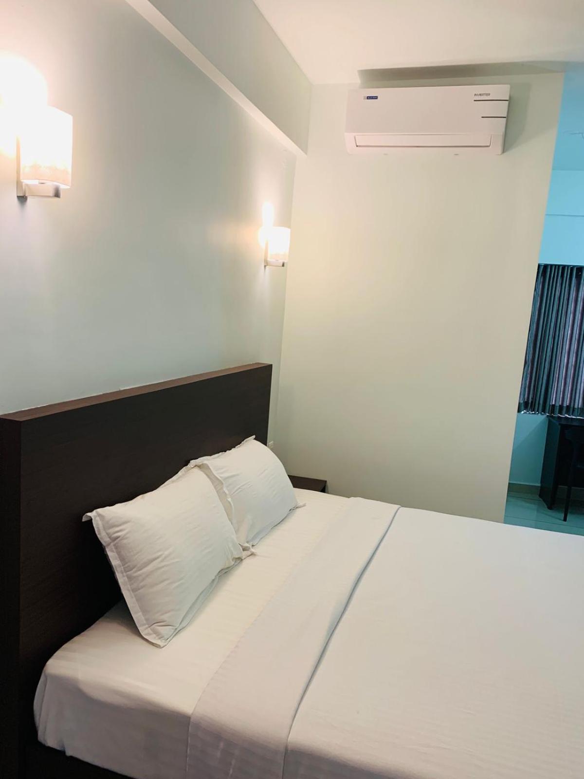ホテル Apsara Residency Perintalmanna エクステリア 写真
