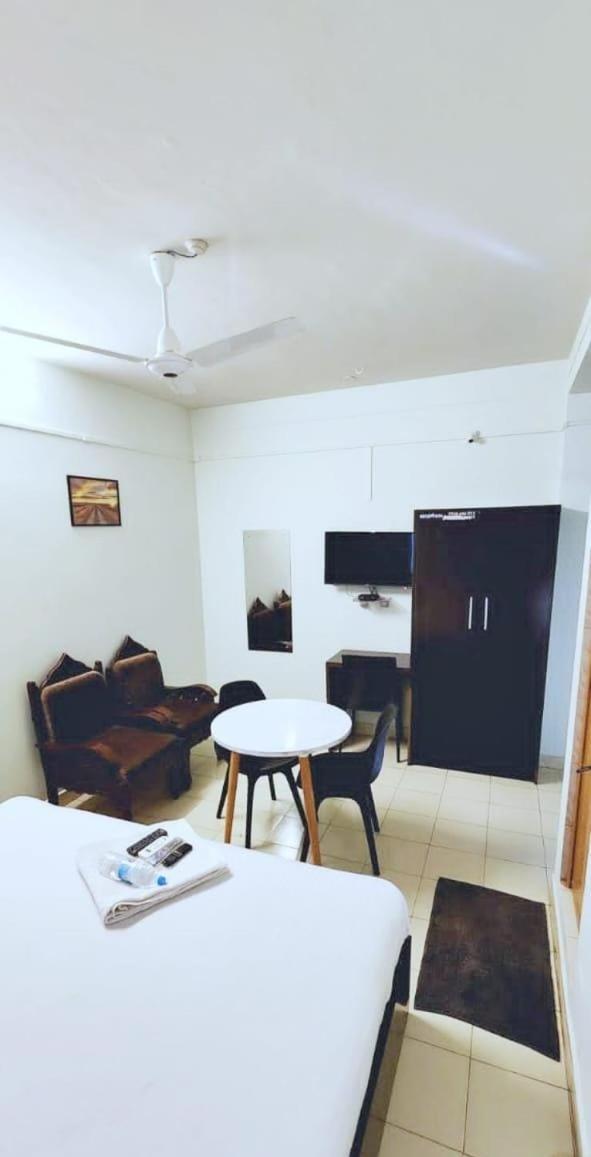 ホテル Apsara Residency Perintalmanna エクステリア 写真