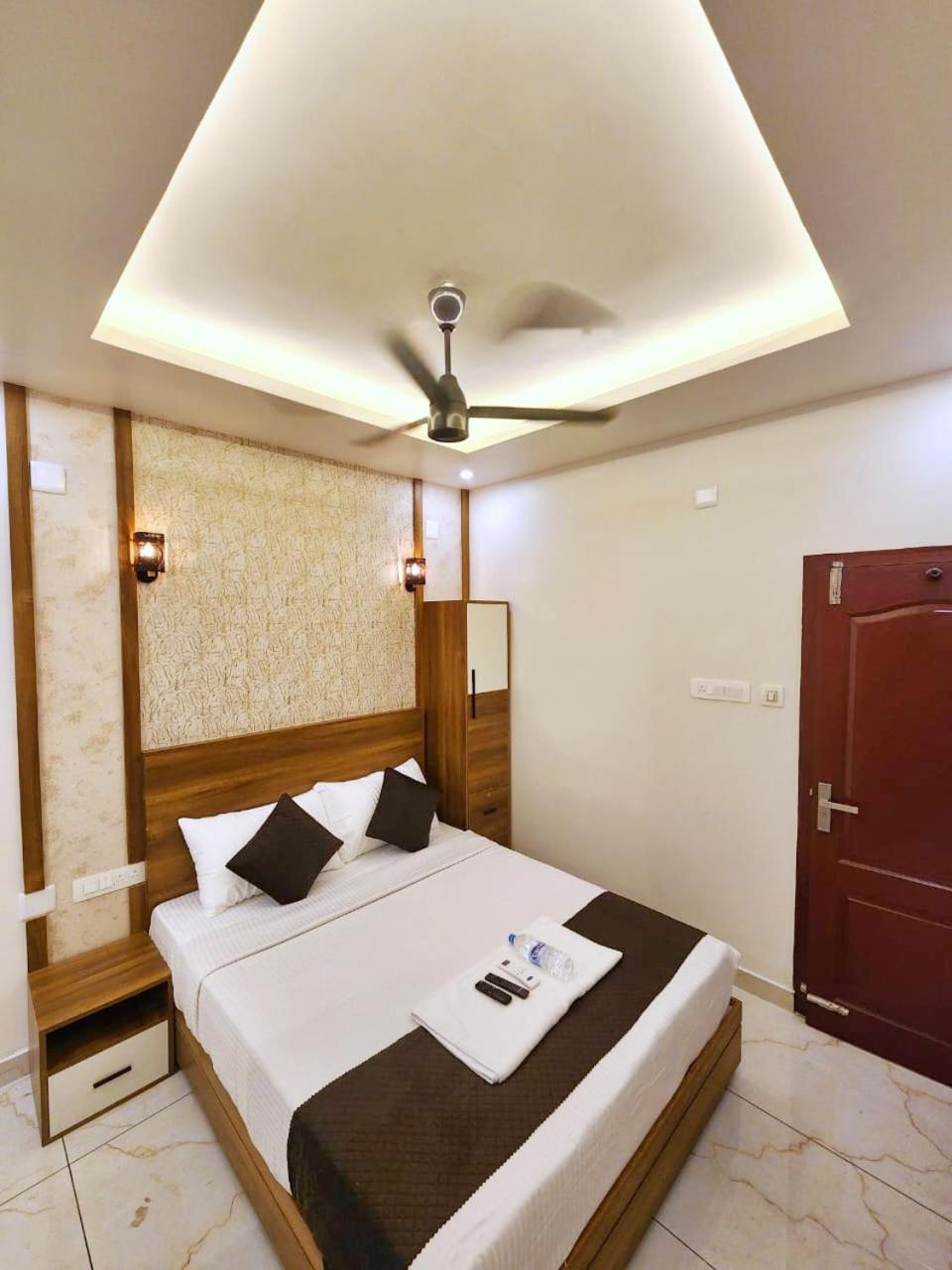 ホテル Apsara Residency Perintalmanna エクステリア 写真