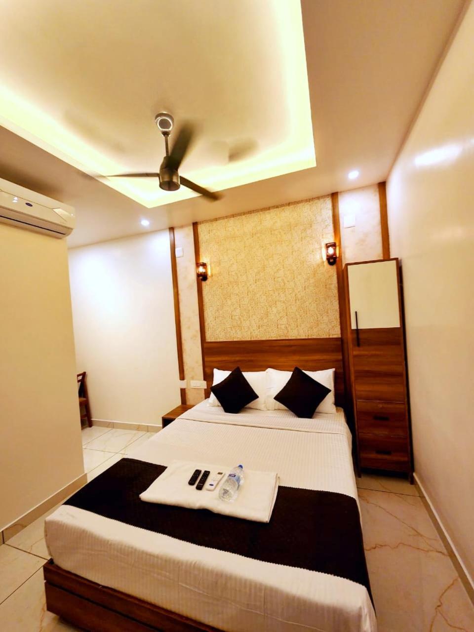 ホテル Apsara Residency Perintalmanna エクステリア 写真