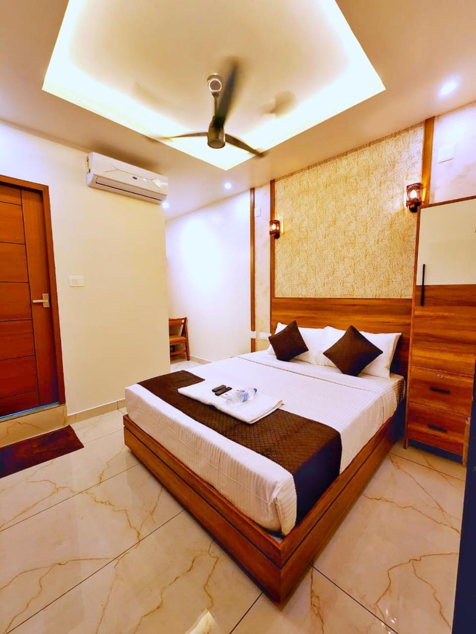 ホテル Apsara Residency Perintalmanna エクステリア 写真